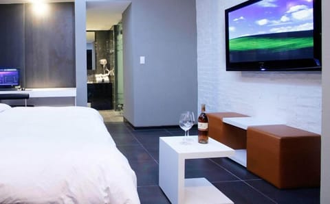 [Early Check-in] Standard Room - Check-in at 1:00 PM | Free WiFi