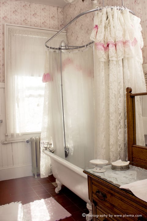 Rose Room | Bathroom | Hair dryer