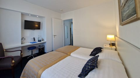 Double city side | In-room safe, free WiFi, bed sheets
