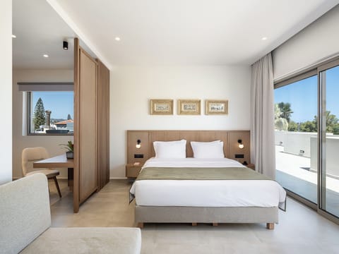 Premium Suite with outdoor plunge pool | Hypo-allergenic bedding, in-room safe, soundproofing, iron/ironing board