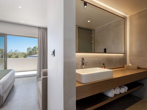 Premium Suite with outdoor plunge pool | Bathroom | Shower, hair dryer, bathrobes, slippers