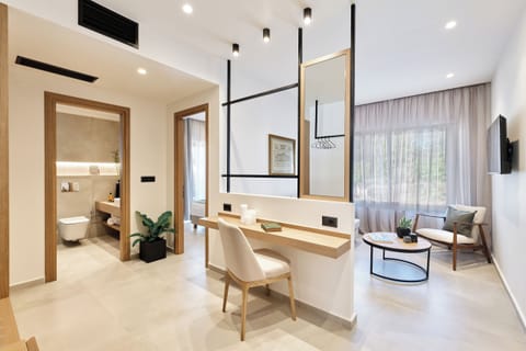 Classic Suite with Pool view | Hypo-allergenic bedding, in-room safe, soundproofing, iron/ironing board