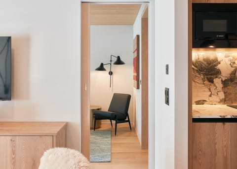 Design Studio | Premium bedding, free minibar, in-room safe, desk