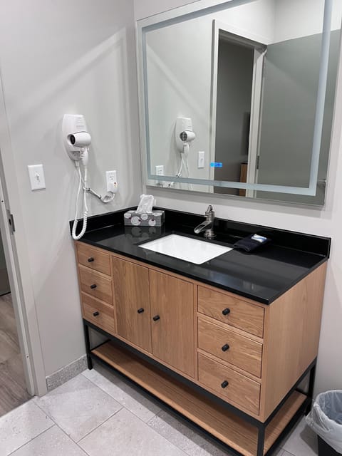 Basic Room | Bathroom sink