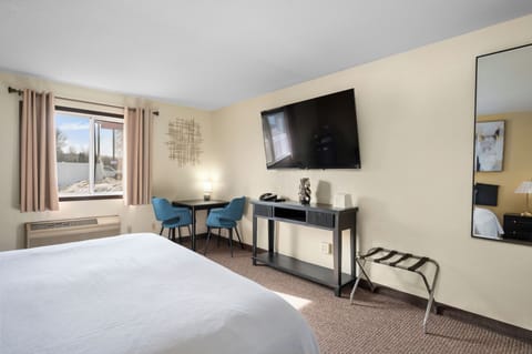 Single King Room | Desk, blackout drapes, iron/ironing board, free WiFi