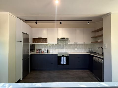 Luxury Cottage, 2 Bedrooms, Non Smoking, Garden View | Private kitchen | Coffee/tea maker, electric kettle