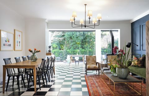 32-inch LCD TV with satellite channels, TV