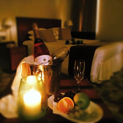 Breakfast, lunch, dinner served; British cuisine 