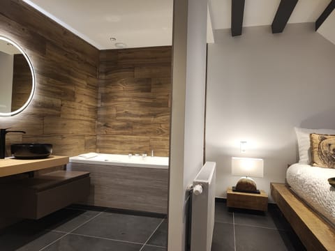 Deluxe Penthouse, 1 Queen Bed with Sofa bed | Pillowtop beds, individually decorated, laptop workspace