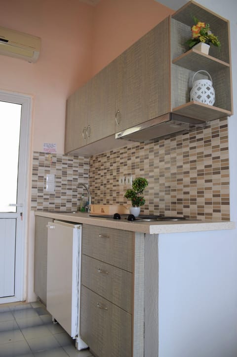 Studio, Sea View | Private kitchenette | Fridge, coffee/tea maker, electric kettle, cookware/dishes/utensils