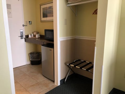 Desk, iron/ironing board, rollaway beds, free WiFi