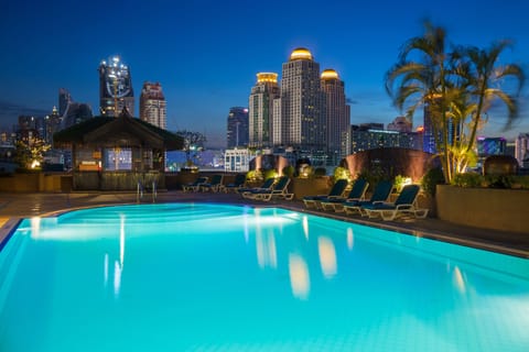 Outdoor pool, open 10 AM to 9 PM, sun loungers