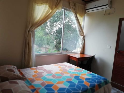 Comfort Single Room | WiFi (free), bed sheets