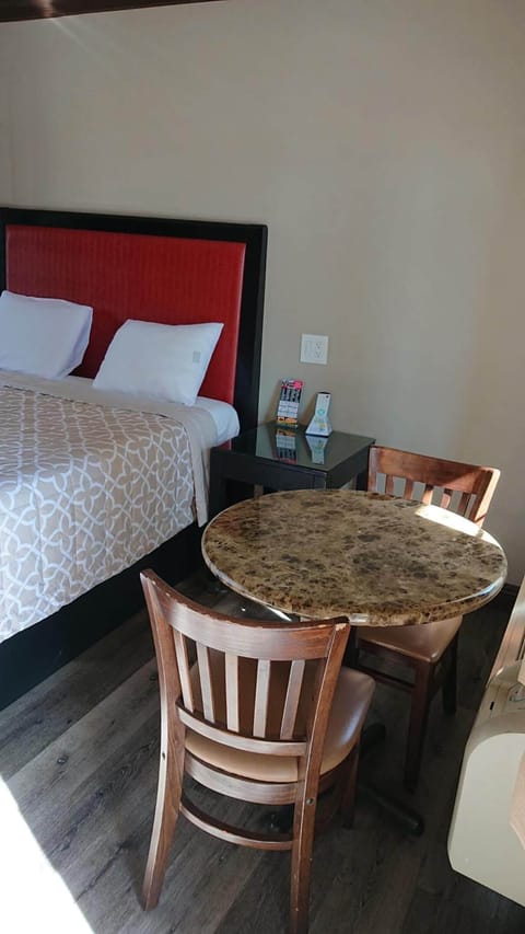 Desk, soundproofing, iron/ironing board, free WiFi