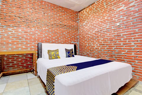 Economy Double Room | Desk, free WiFi, bed sheets