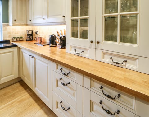 Dishwasher, cookware/dishes/utensils