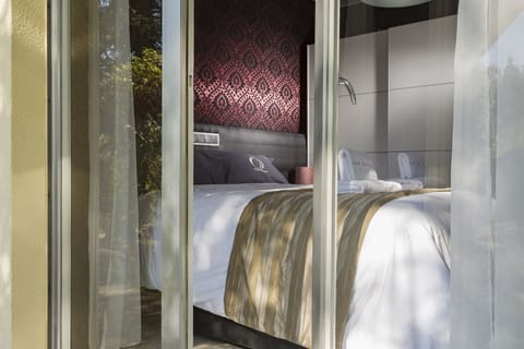 Deluxe Apartment | 1 bedroom, soundproofing, iron/ironing board, free cribs/infant beds