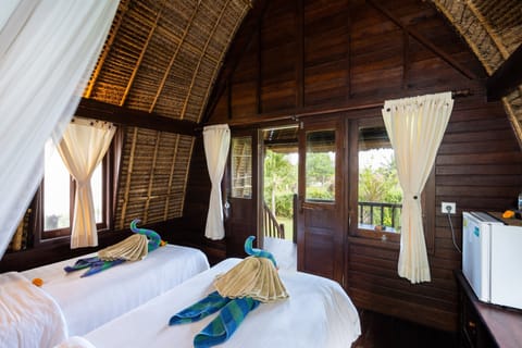 Kubu Twin Room | Premium bedding, desk, soundproofing, free WiFi