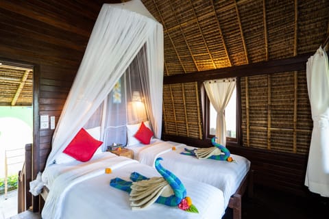 Kubu Twin Room | Premium bedding, desk, soundproofing, free WiFi