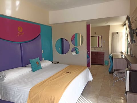 Deluxe Room | In-room safe, individually furnished, desk, laptop workspace