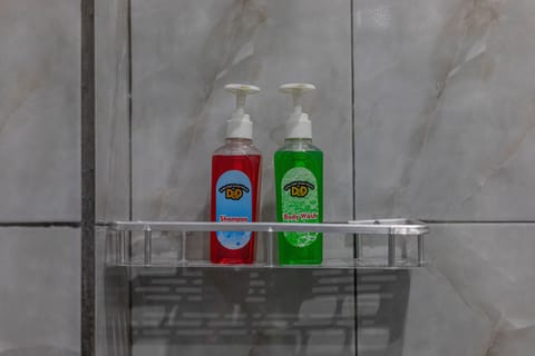 Deluxe Double Room | Bathroom | Shower, hydromassage showerhead, towels