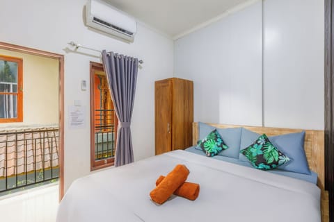 Basic Double Room | Minibar, desk, soundproofing, free WiFi