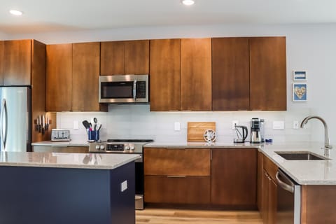 Townhome, Multiple Beds (Sea La Vie) | Private kitchen