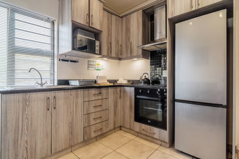 Luxury 6 Sleeper Rondavel | Private kitchen | Full-size fridge, microwave, stovetop, electric kettle