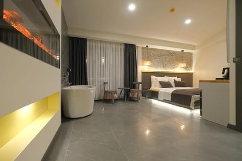 Premium Room, Pool View | Premium bedding, minibar, in-room safe, individually decorated