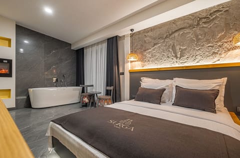 Premium Room, Pool View | Premium bedding, minibar, in-room safe, individually decorated