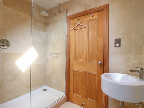 Cottage | Bathroom | Shower