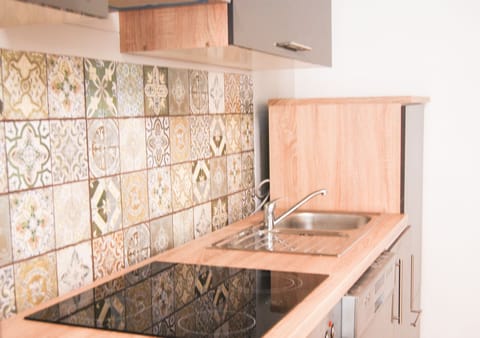 Comfort Condo, 3 Bedrooms | Private kitchen | Microwave, stovetop, toaster, highchair