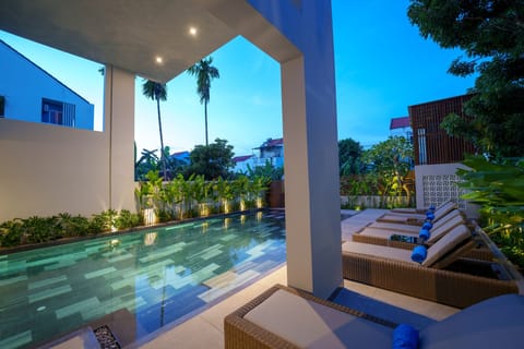 Outdoor pool, pool umbrellas