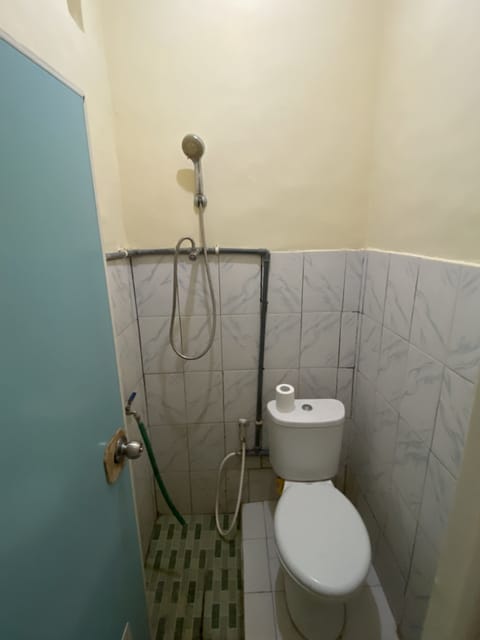 Basic Room | Bathroom