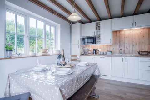 Luxury House | Private kitchen | Fridge, microwave, oven, stovetop