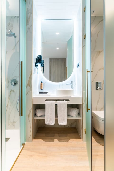 Comfort Double or Twin Room | Premium bedding, down comforters, in-room safe, desk