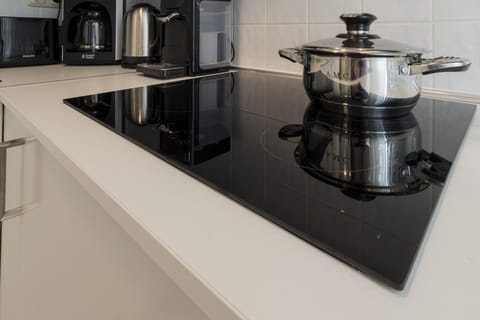 Deluxe Apartment | Private kitchen | Fridge, oven, dishwasher, electric kettle