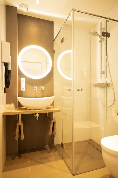 Small Double Room | Bathroom | Hair dryer, towels