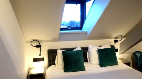 Deluxe Double Room | Desk, blackout drapes, free WiFi, bed sheets