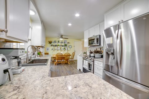 House (5 Bedrooms) | Interior