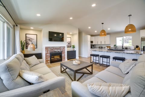 House (4 Bedrooms) | Front of property