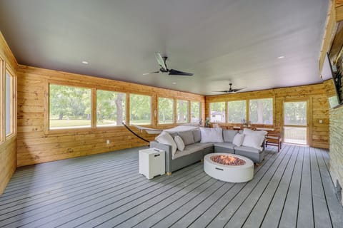 House (5 Bedrooms) | Interior