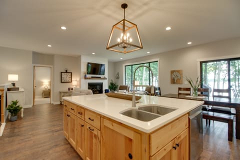House (5 Bedrooms) | Interior