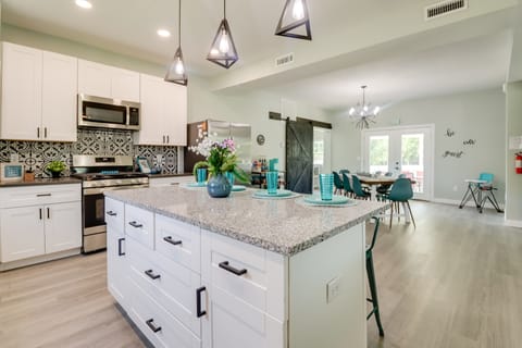 House (6 Bedrooms) | Interior