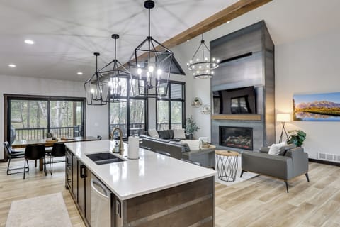 House (5 Bedrooms) | Interior
