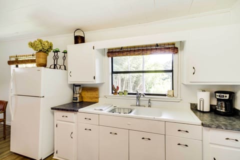 Cottage (2 Bedrooms) | Interior