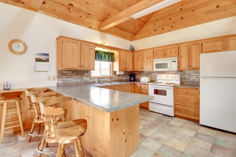 House (2 Bedrooms) | Interior