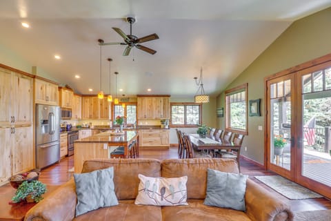 House (3 Bedrooms) | Interior