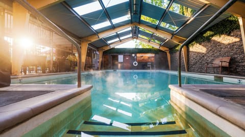 Indoor pool, sun loungers