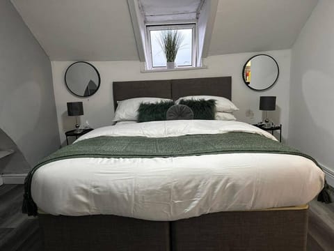 Apartment | 1 bedroom, iron/ironing board, WiFi (free), bed sheets